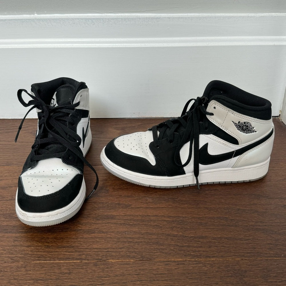 Nike Air Jordan’s 1 Mid Black and White Kids and Sneakers Size 6.5