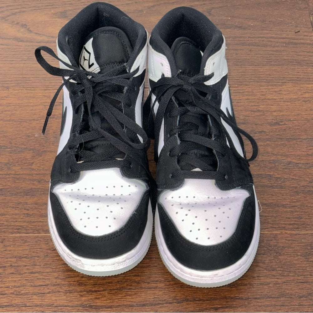 Nike Air Jordan’s 1 Mid Black and White Kids and Sneakers Size 6.5