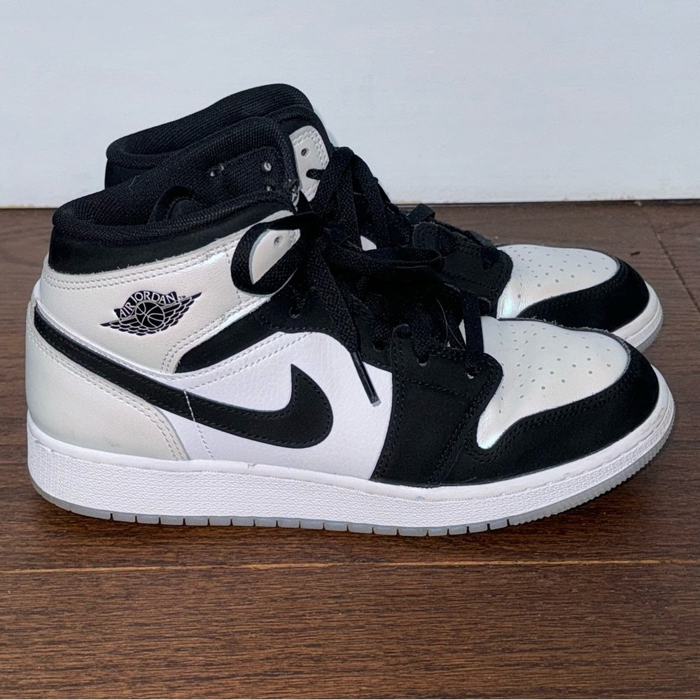 Nike Air Jordan’s 1 Mid Black and White Kids and Sneakers Size 6.5