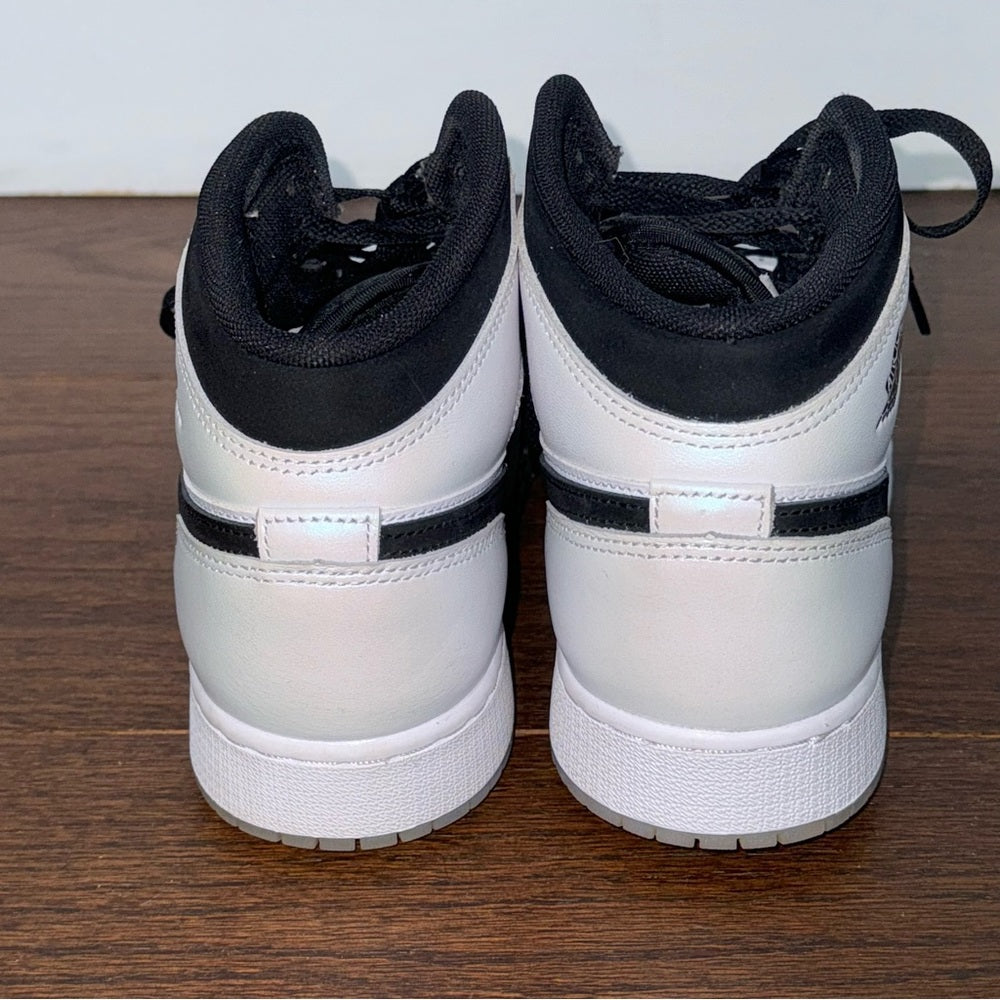 Nike Air Jordan’s 1 Mid Black and White Kids and Sneakers Size 6.5