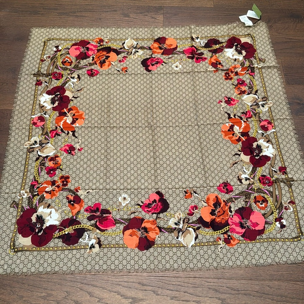 NWT Gucci New Monogram Red Flower Shawl