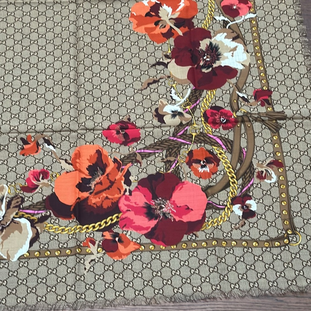 NWT Gucci New Monogram Red Flower Shawl