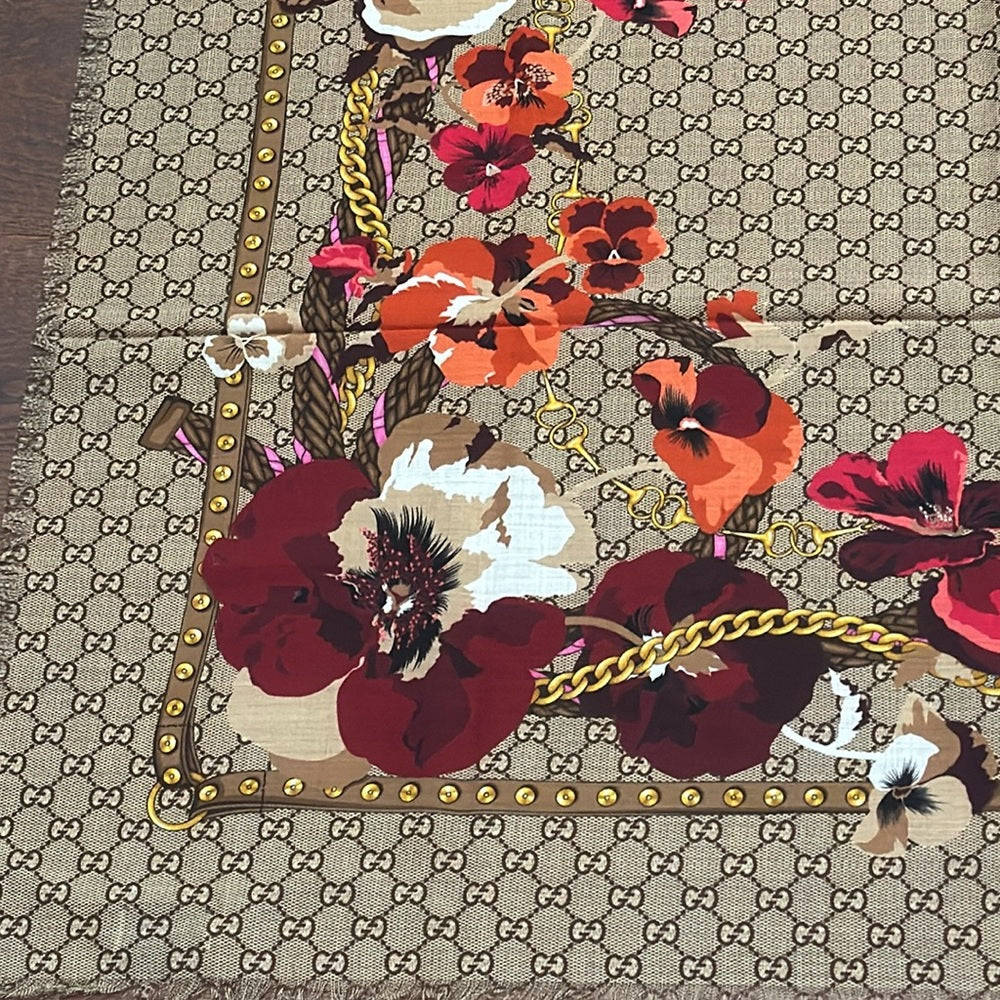 NWT Gucci New Monogram Red Flower Shawl