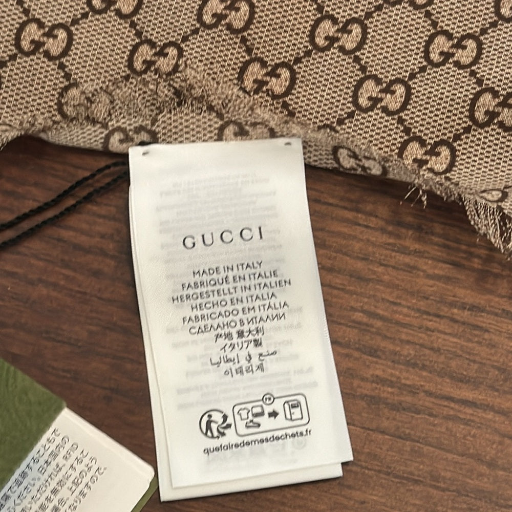NWT Gucci New Monogram Red Flower Shawl