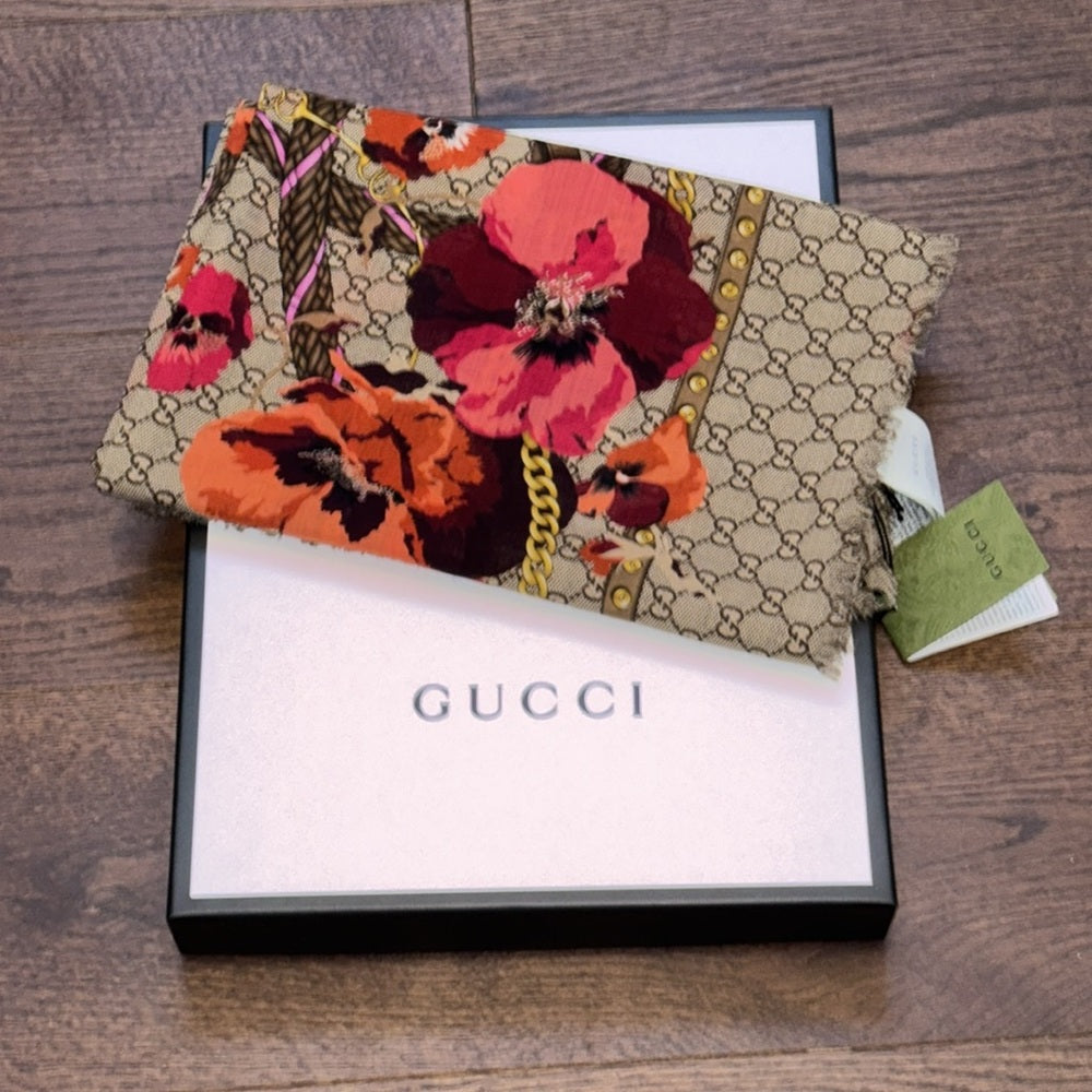 NWT Gucci New Monogram Red Flower Shawl