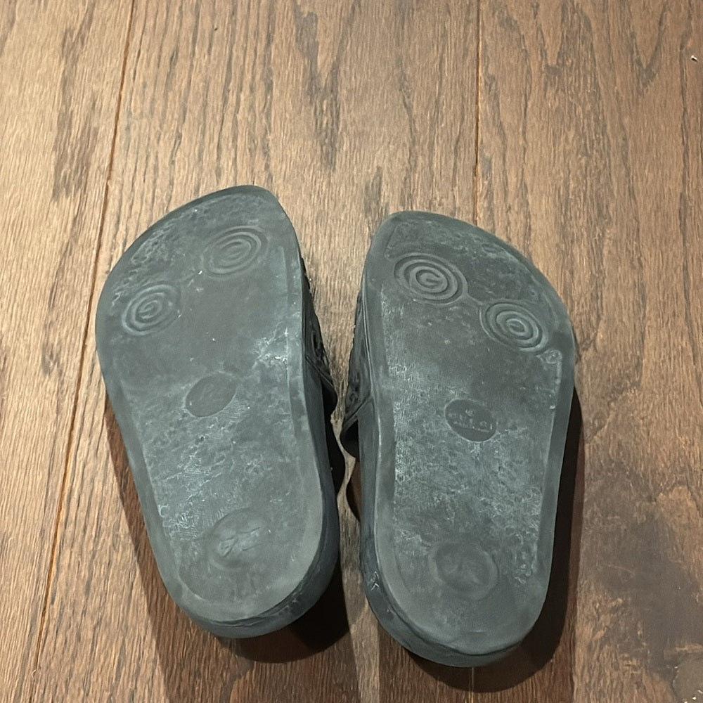 Gucci Women’s Black Rubber Pool Slides Size