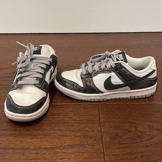 Nike Women’s White and Grey Sneakers Size 5.5