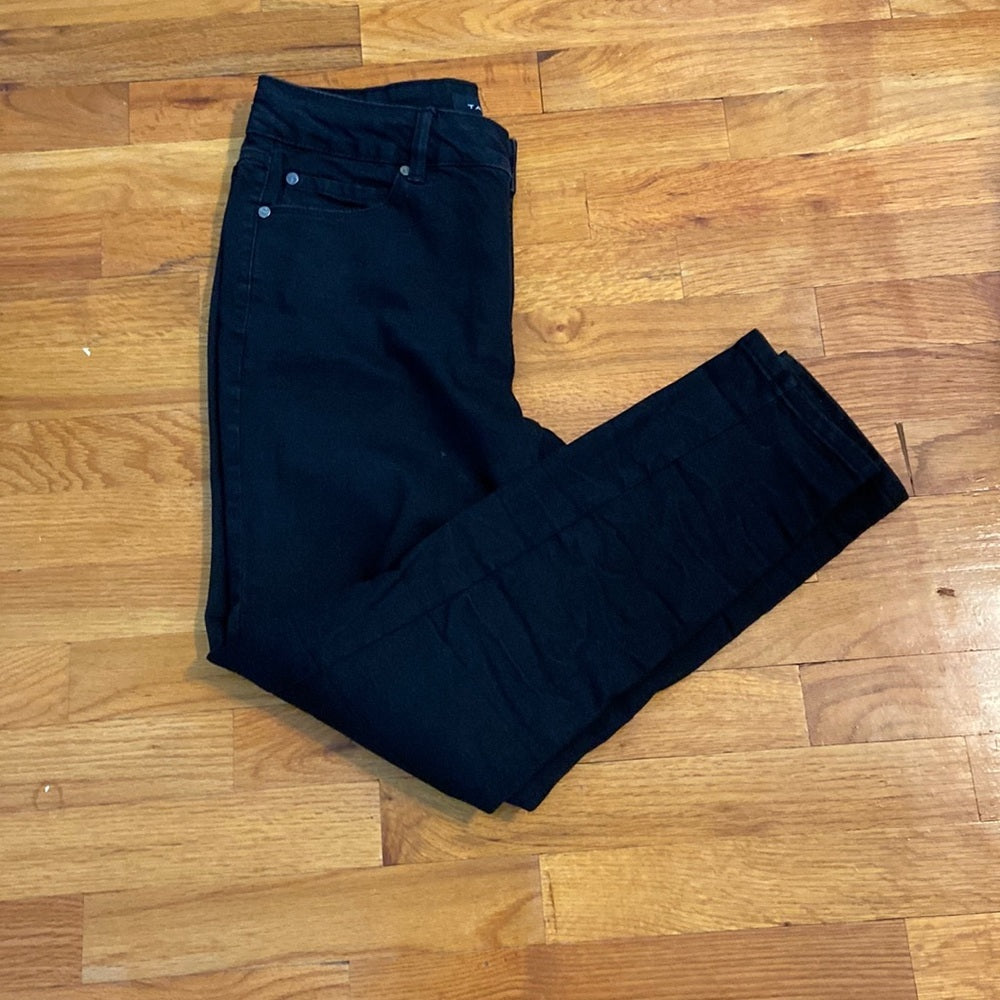 WOMEN’S Tahari jeans. Black. Size 12/31