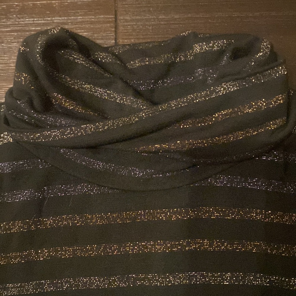 Veronica Beard Size Small Black Turtleneck With Stripes
