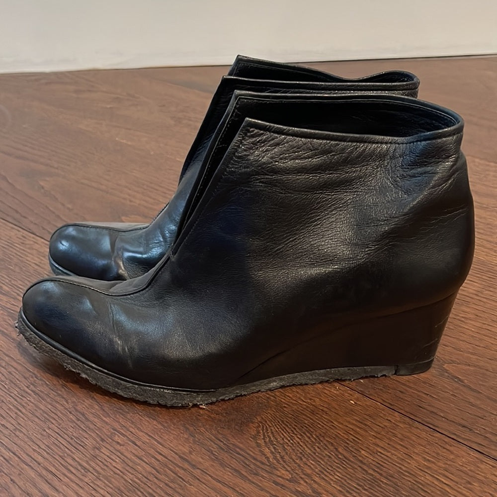 STUART Weitzman Black Leather Wedges Size 9