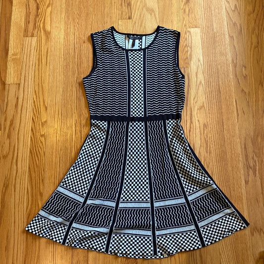 BCBGMAXAZRIA Black and white patterned knit dress size medium