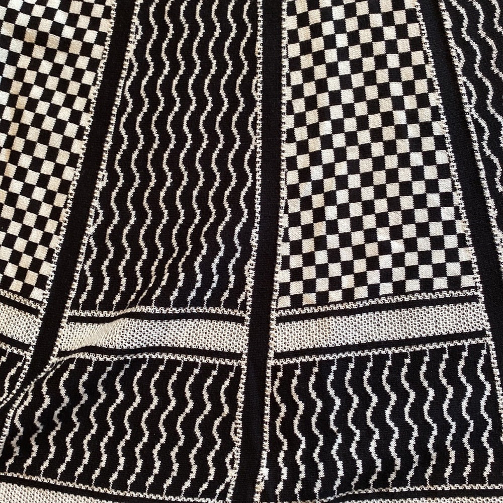 BCBGMAXAZRIA Black and white patterned knit dress size medium