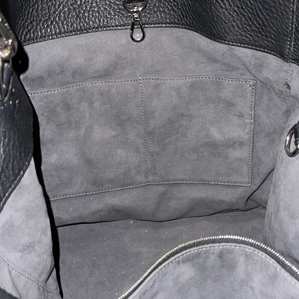 Fendi Women’s Black Peddle Leather Shoulder Bag / Hobo