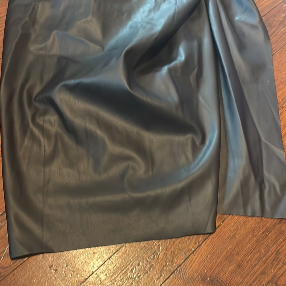 Aida Women’s Black Pleather Skirt with Zipper Size 4