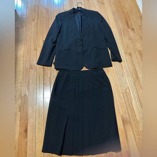 ANN Taylor Woman’s Black Jacket and Skirt Suit Set Size 8