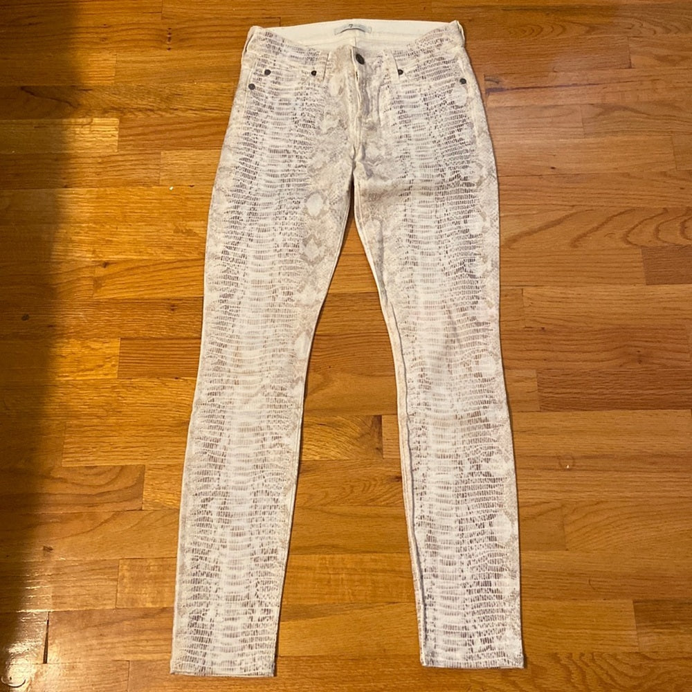 Women’s 7 for all mankind jeans. White. Size 25