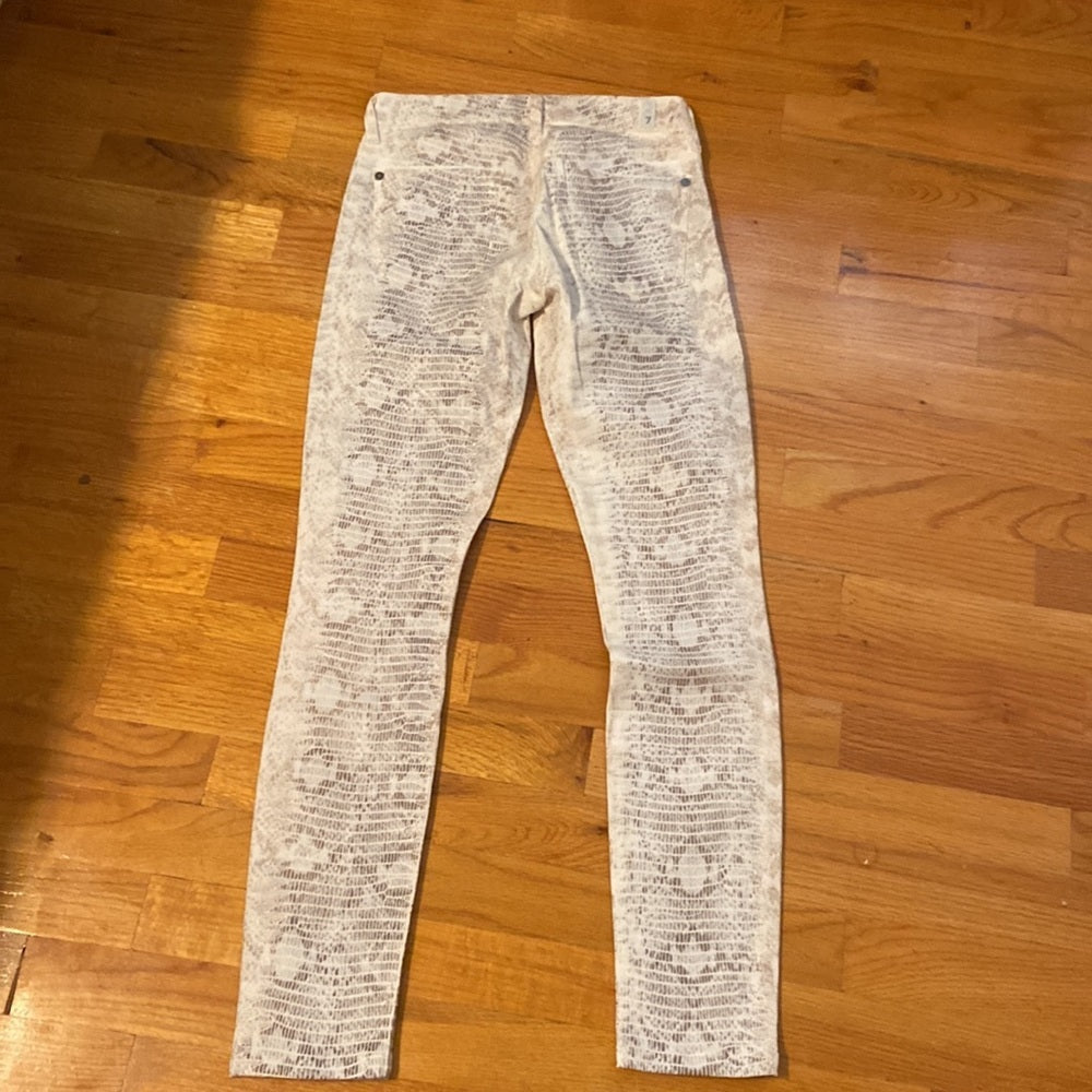 Women’s 7 for all mankind jeans. White. Size 25