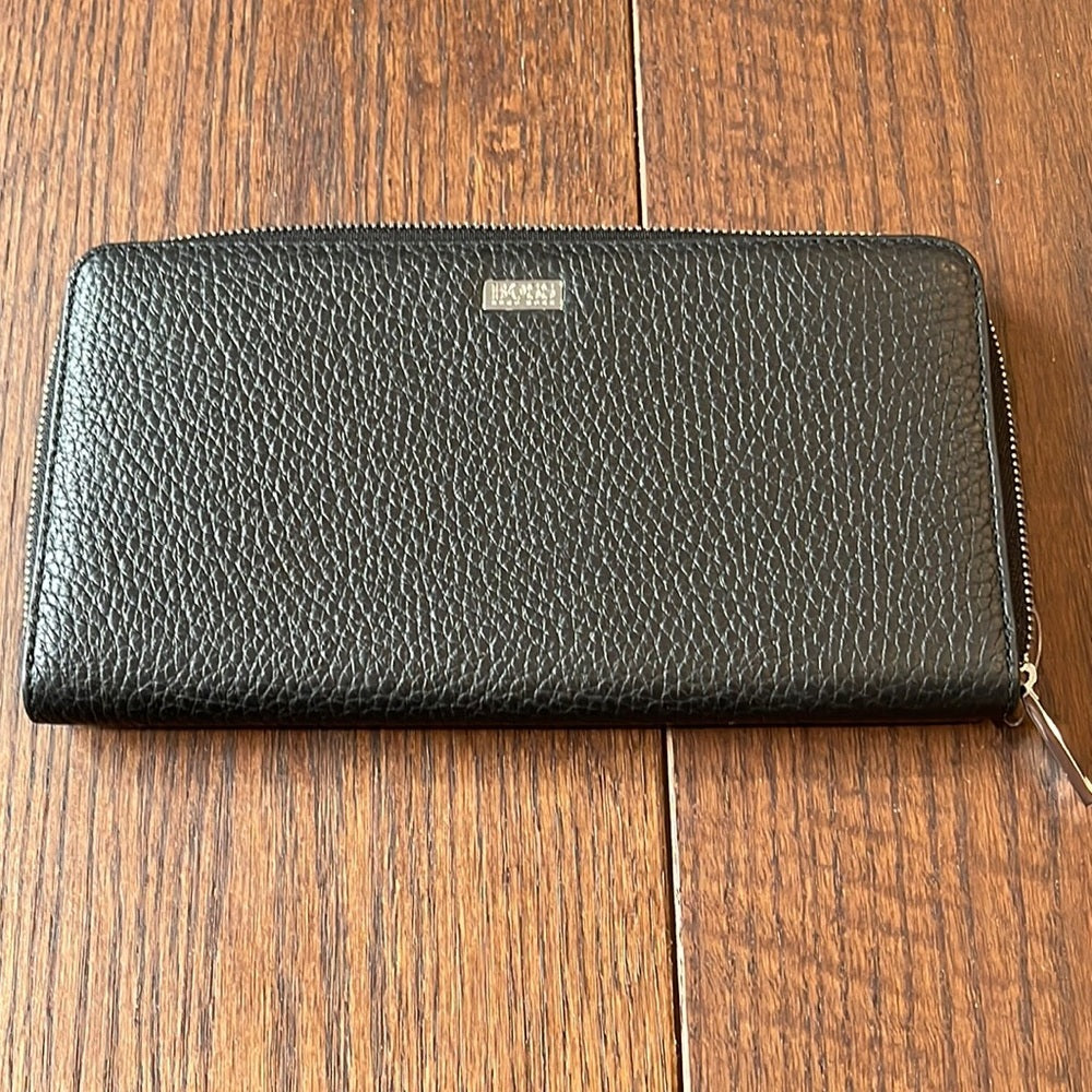 Hugo Boss Black Leather Zip Around Wallet