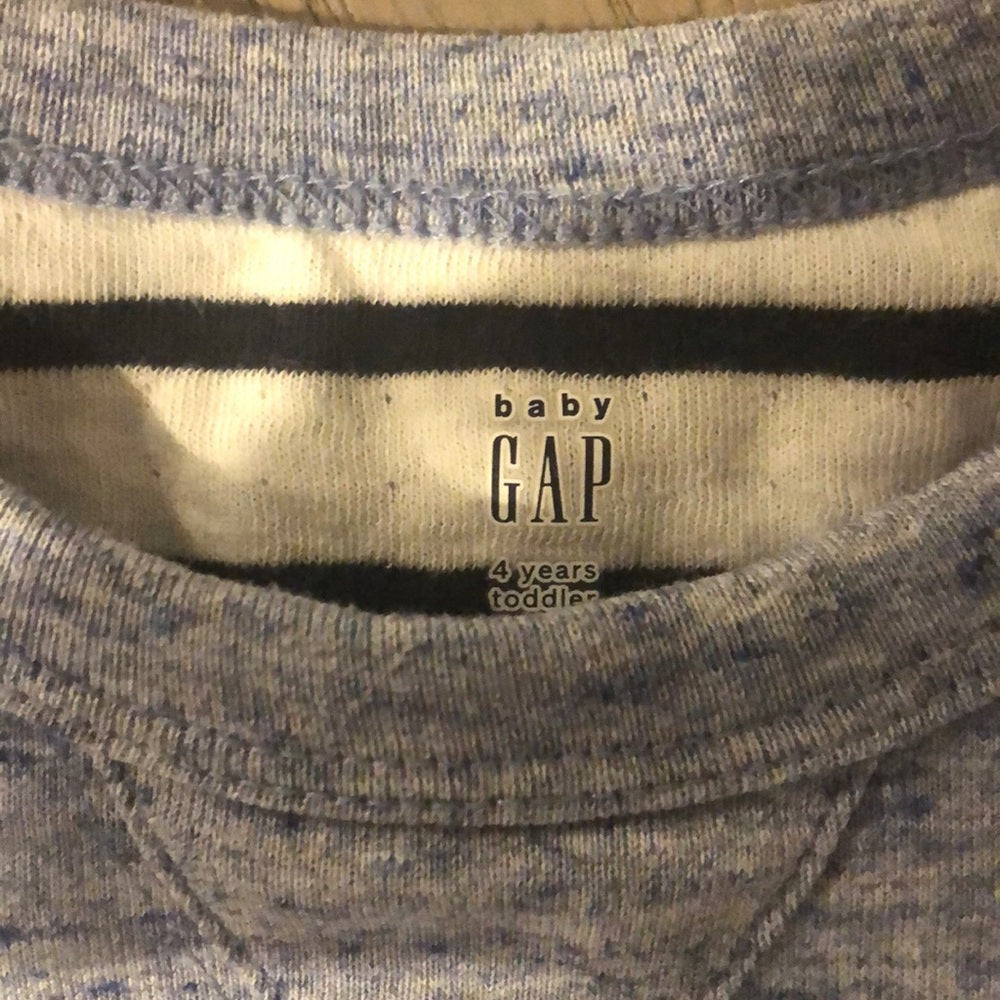 2 Boys Gap Long Sleeves T-Shirts Size 4