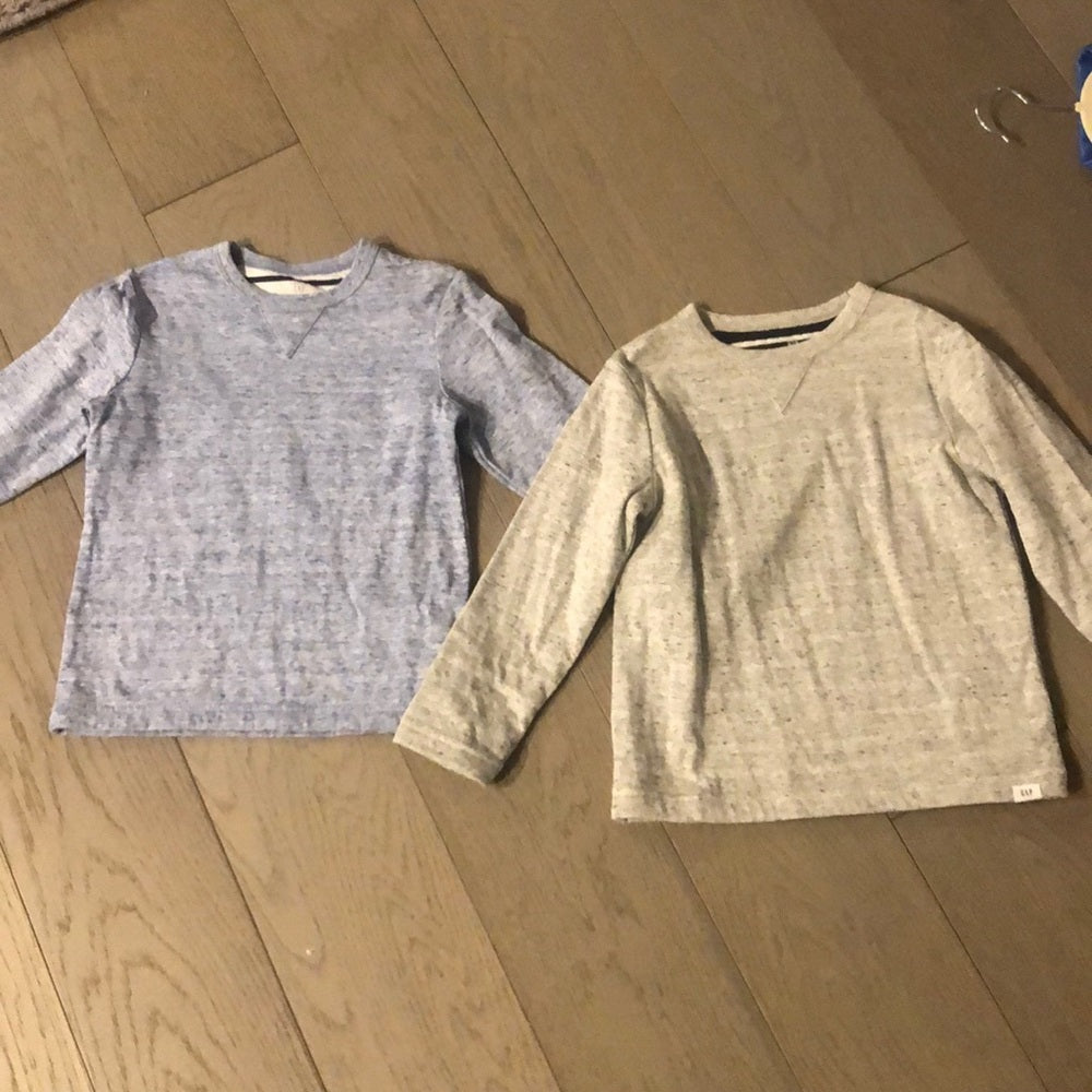 2 Boys Gap Long Sleeves T-Shirts Size 4