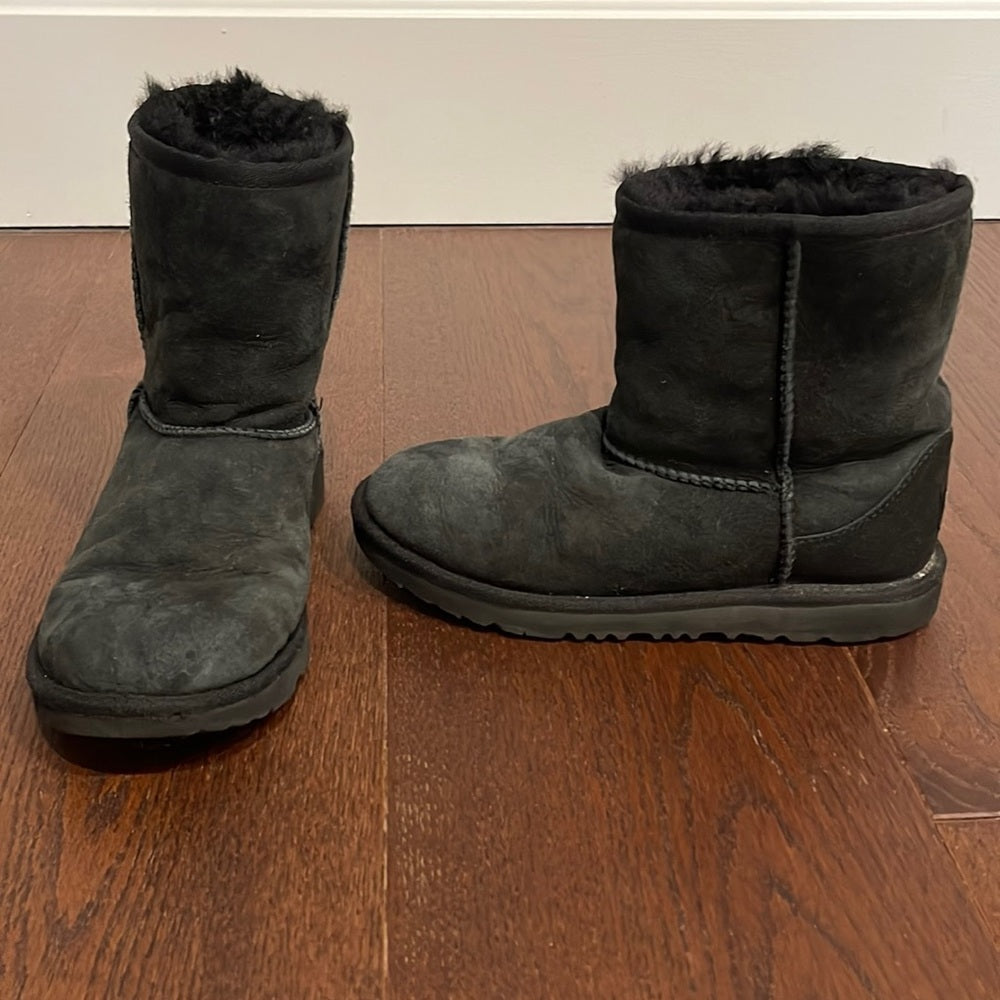 Ugg Girls Black Boots Size 4
