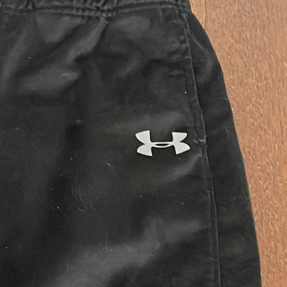 Under Armour Boys Black Track Pants Size 6