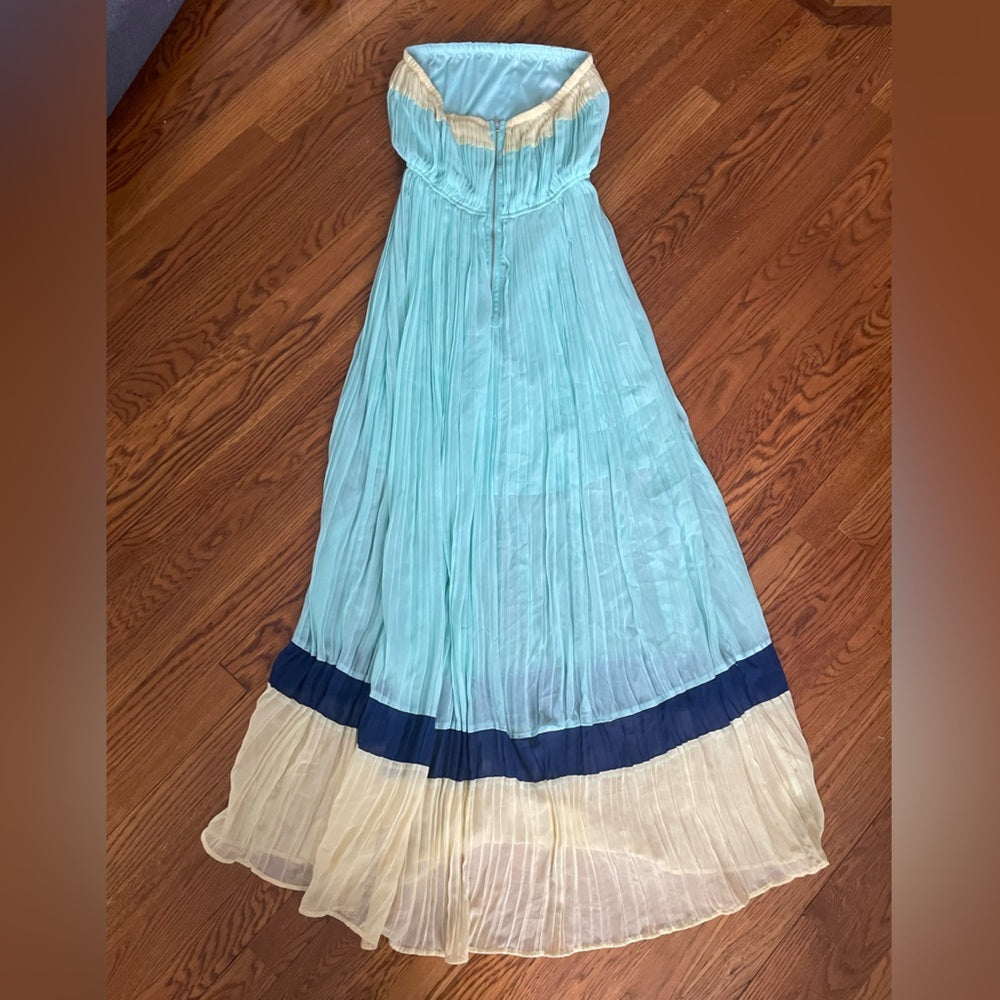 Romeo & Juliet Couture Sleeveless Blue and Yellow Dress Size Medium