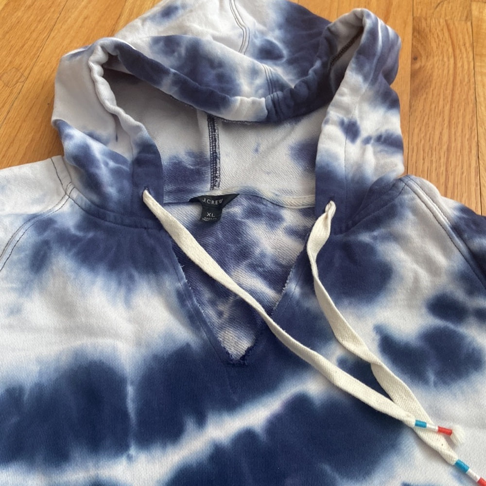 WOMEN’S J Crew sweatshirt. Blue and white. Size XL