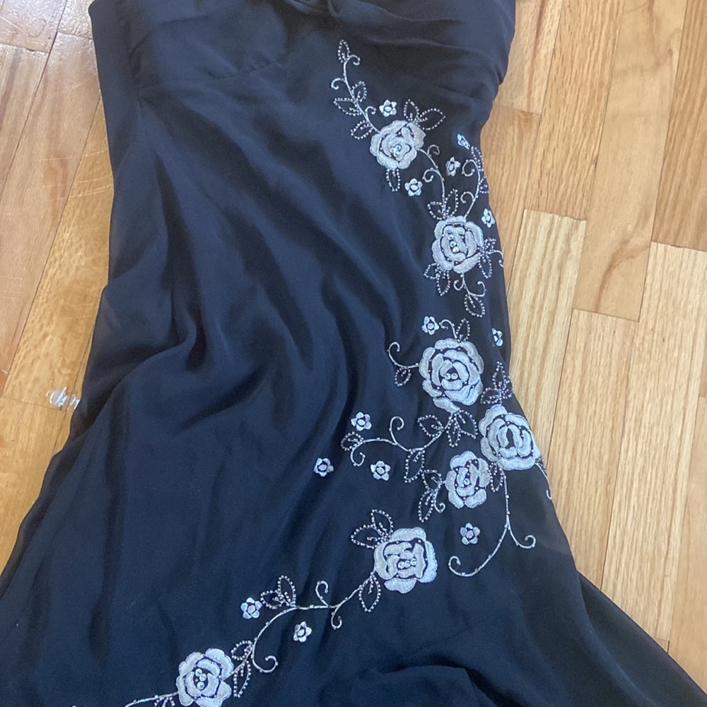 Women’s S.L. Fashions Dress. Black with silver design. Size 10