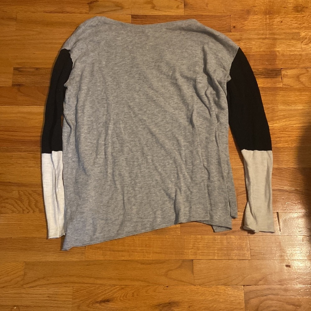 Women’s Vince sweater. Barry/black/cream. Size XS