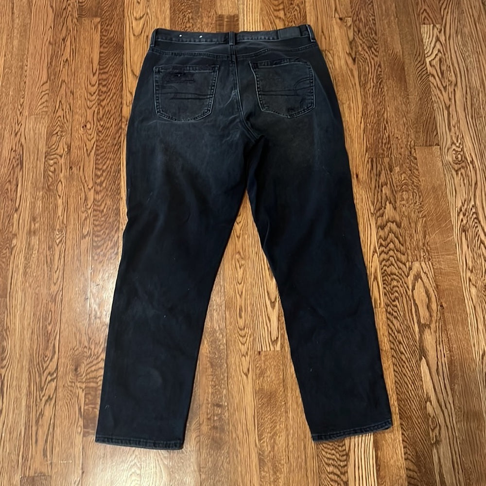 American Eagle Woman’s Black Ripped Jeans Size  8