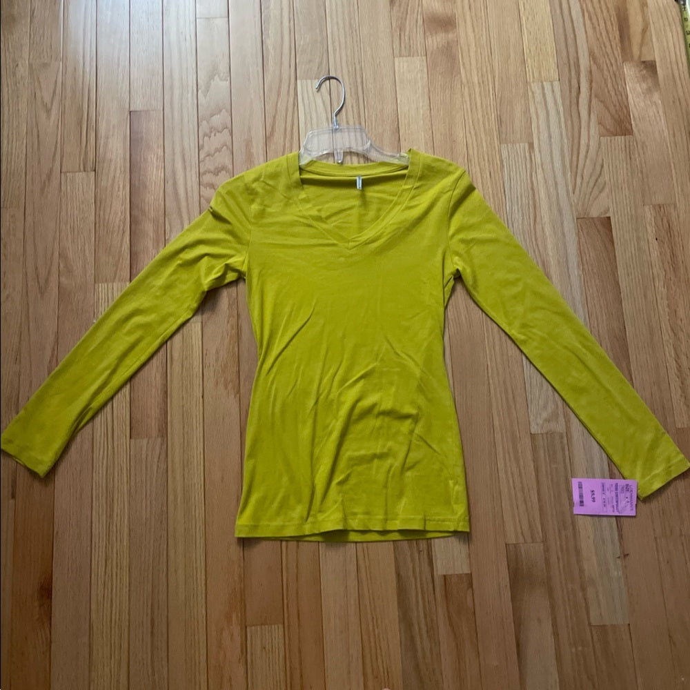 NWT Tresics Yellow V-Neck Long Sleeve Top Size Small