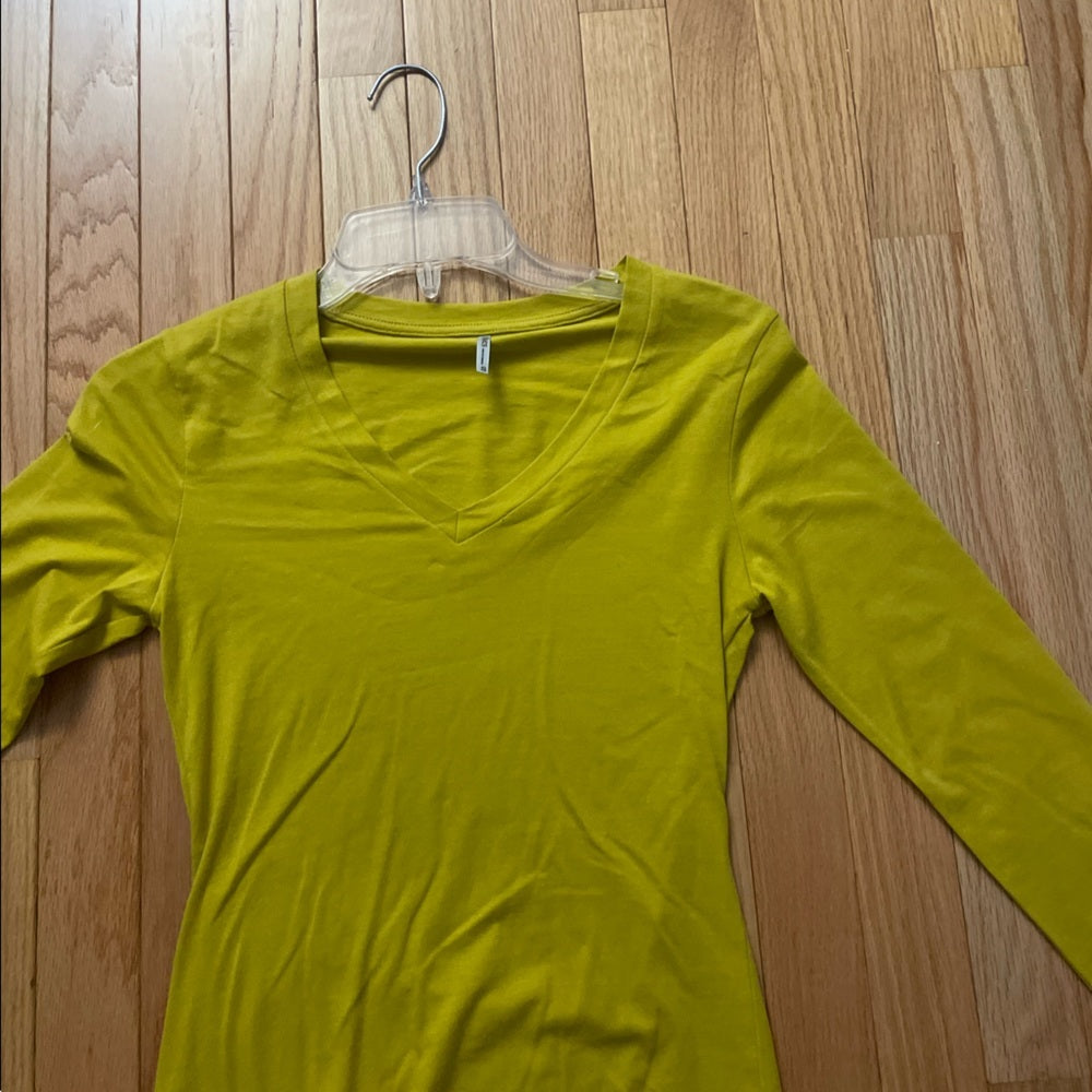 NWT Tresics Yellow V-Neck Long Sleeve Top Size Small