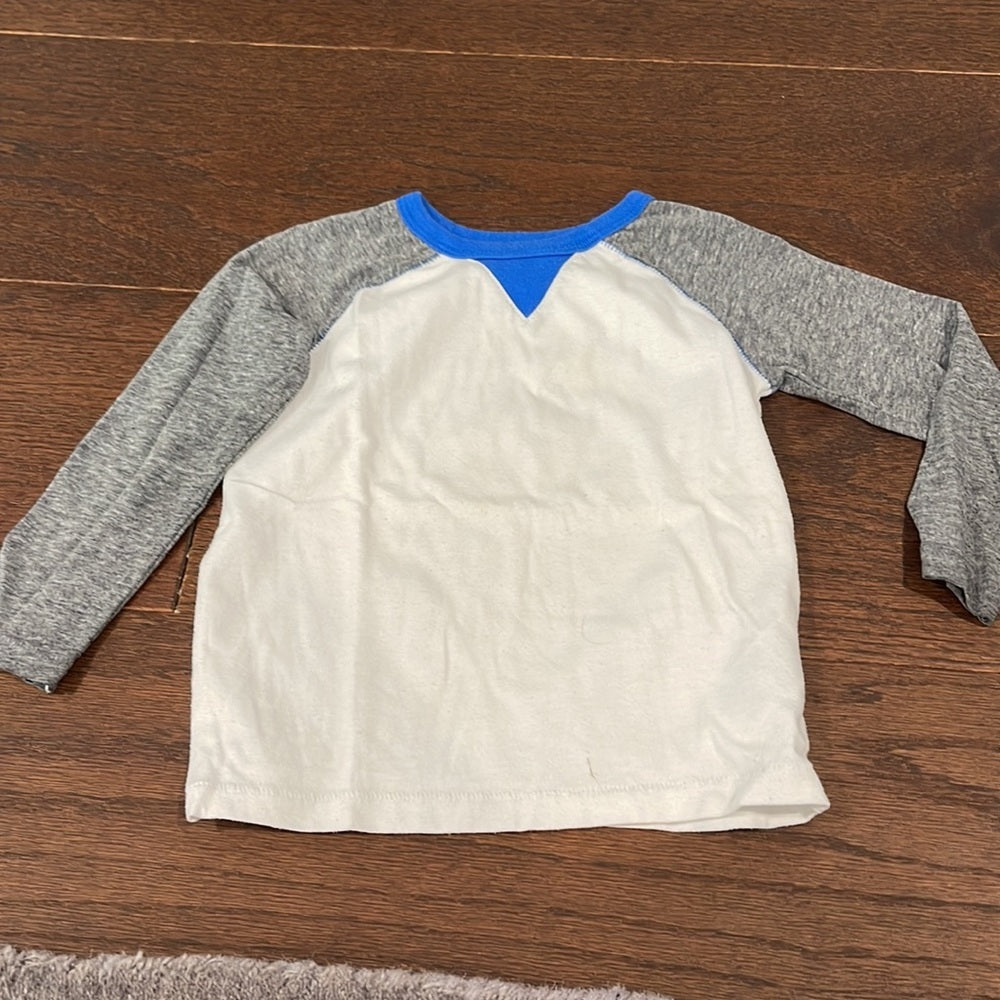 Boys Bundle of Old Navy Long Sleeve T-Shirts Size 2T