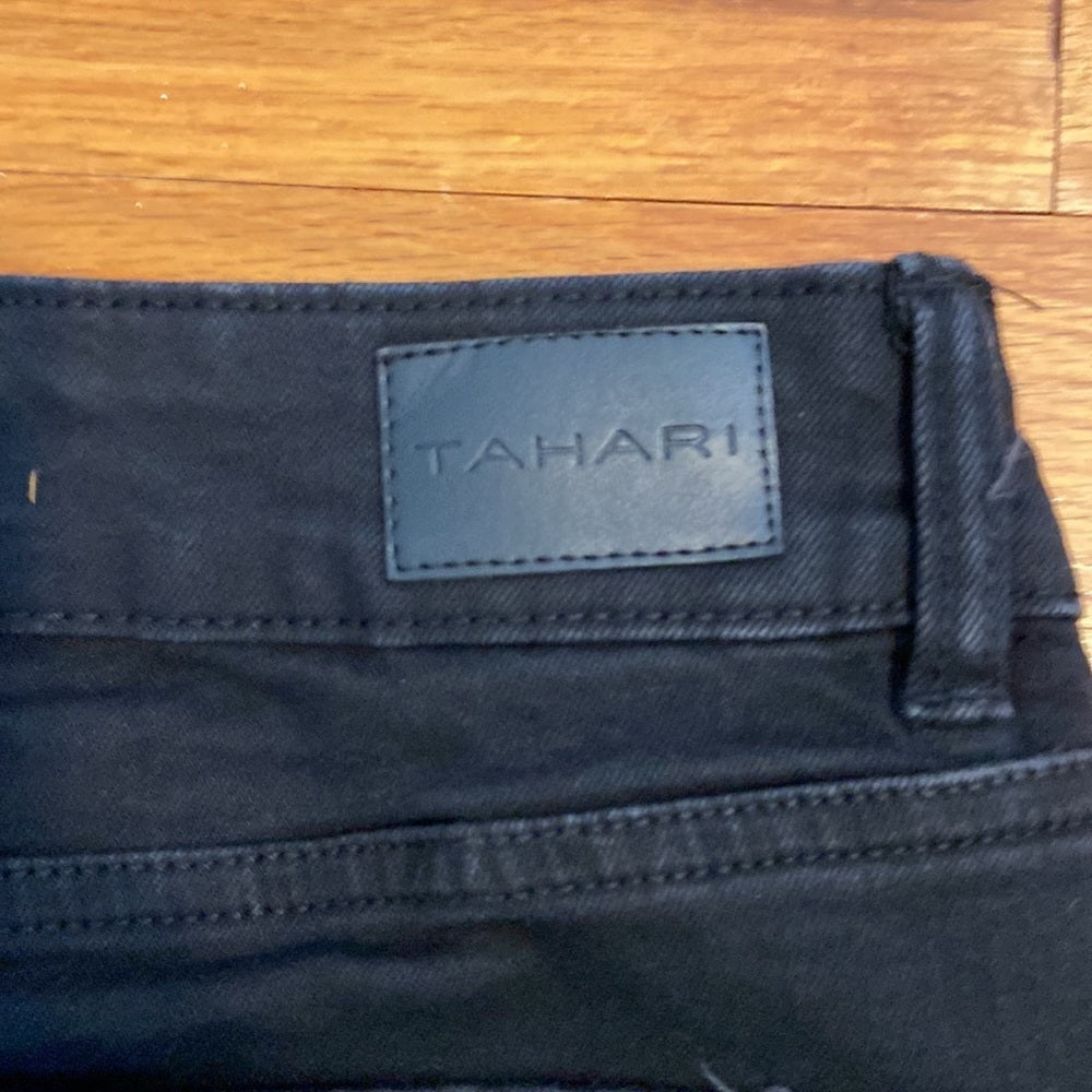 WOMEN’S Tahari jeans. Black. Size 12/31