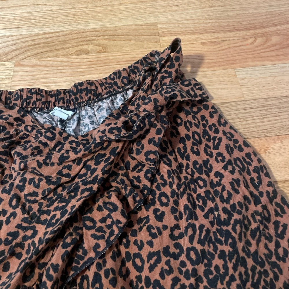 American Eagle Cheetah Wrap Around Shorts Size XL