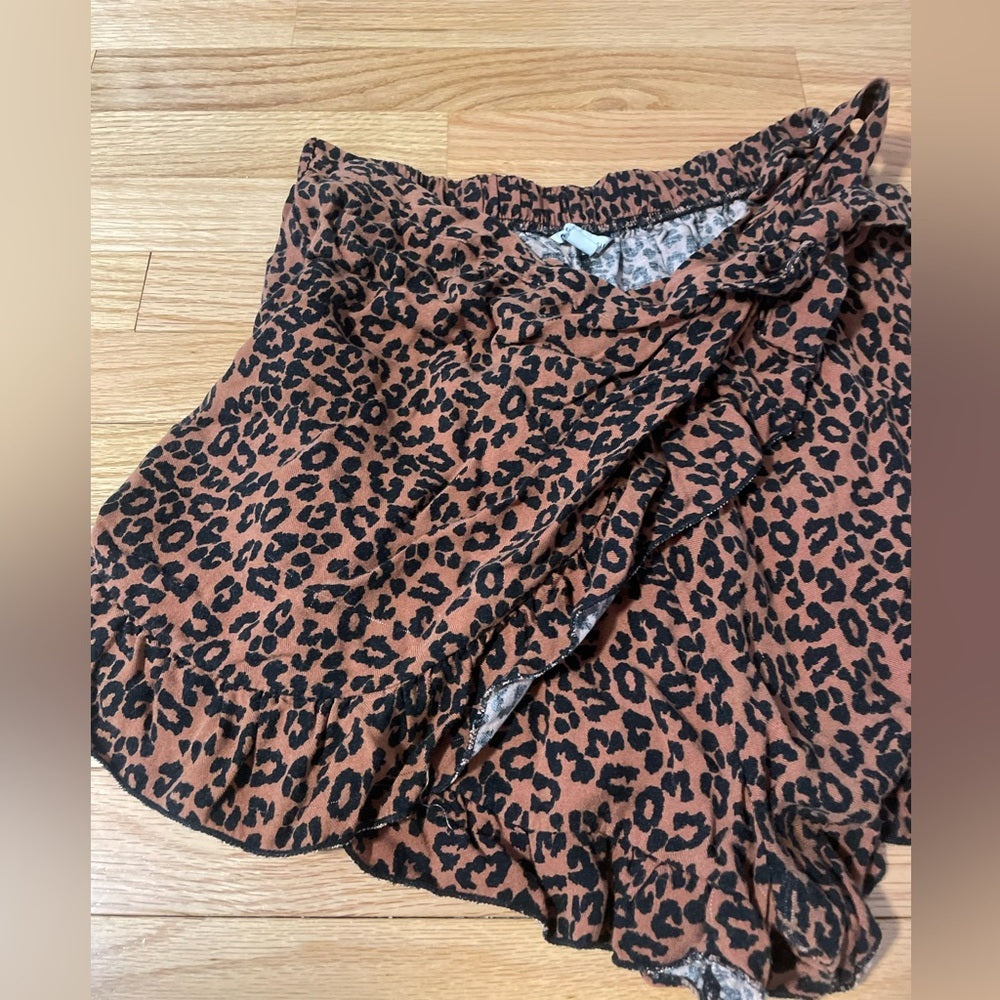 American Eagle Cheetah Wrap Around Shorts Size XL