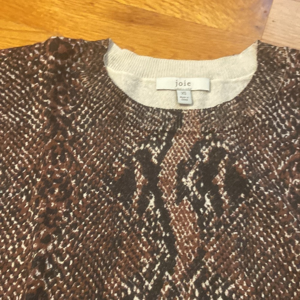 Women’s Joie long sleeved top.  Size XS