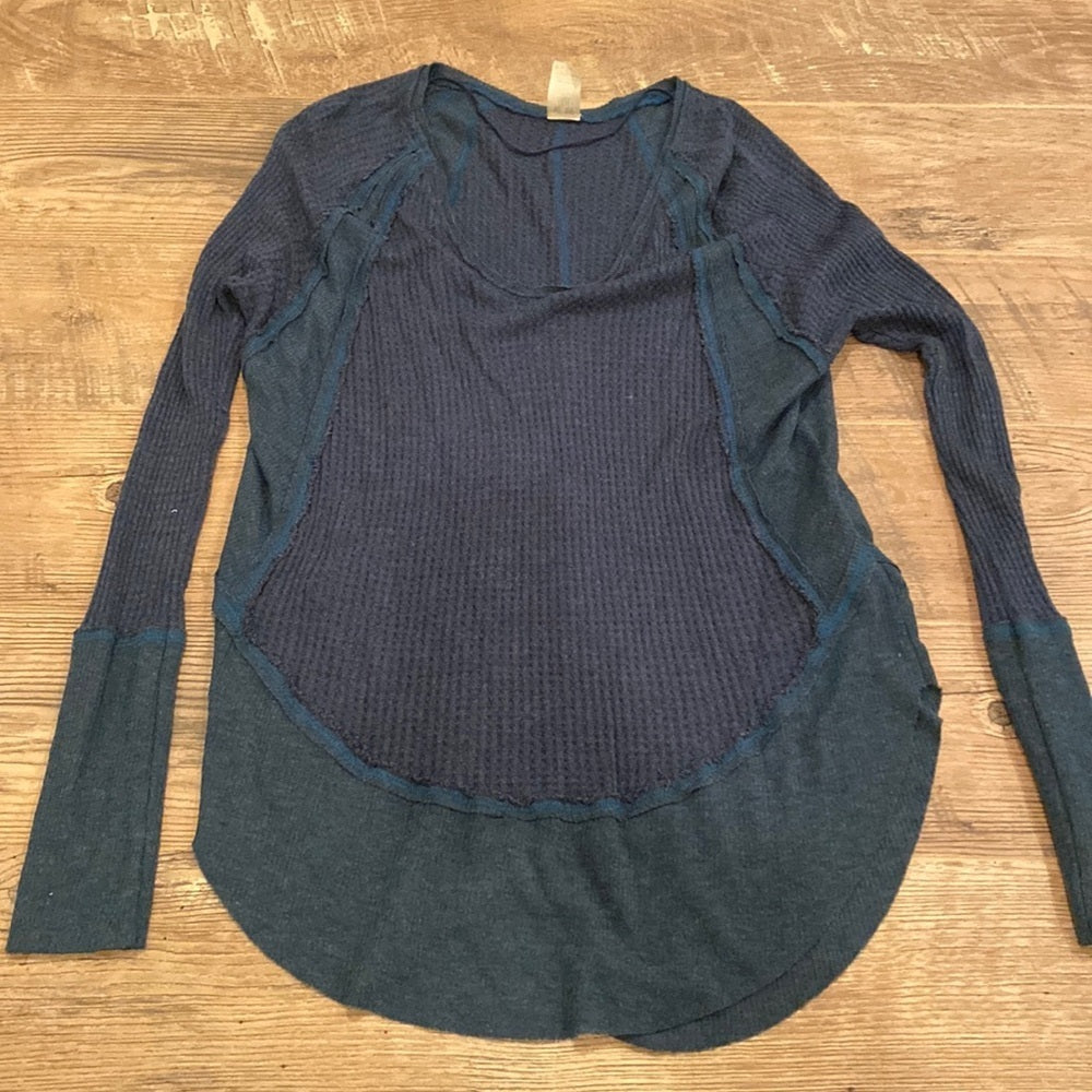 WE The Free Women’s Blue Top Size Small