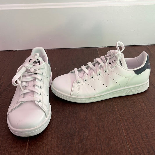 Adidas Stan Smith Women’s White And Navy Sneakers Size 6