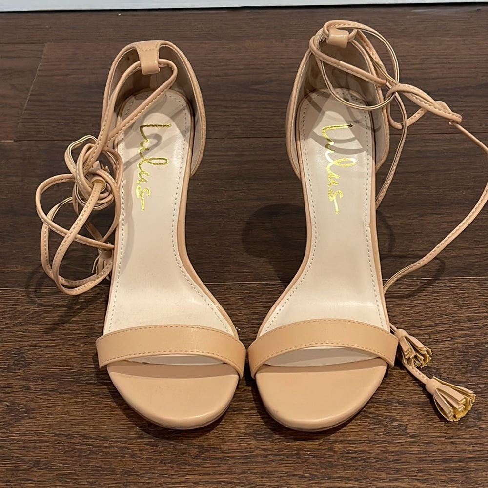 NWOT Lulu’s Women’s Tan Sandals Size 7