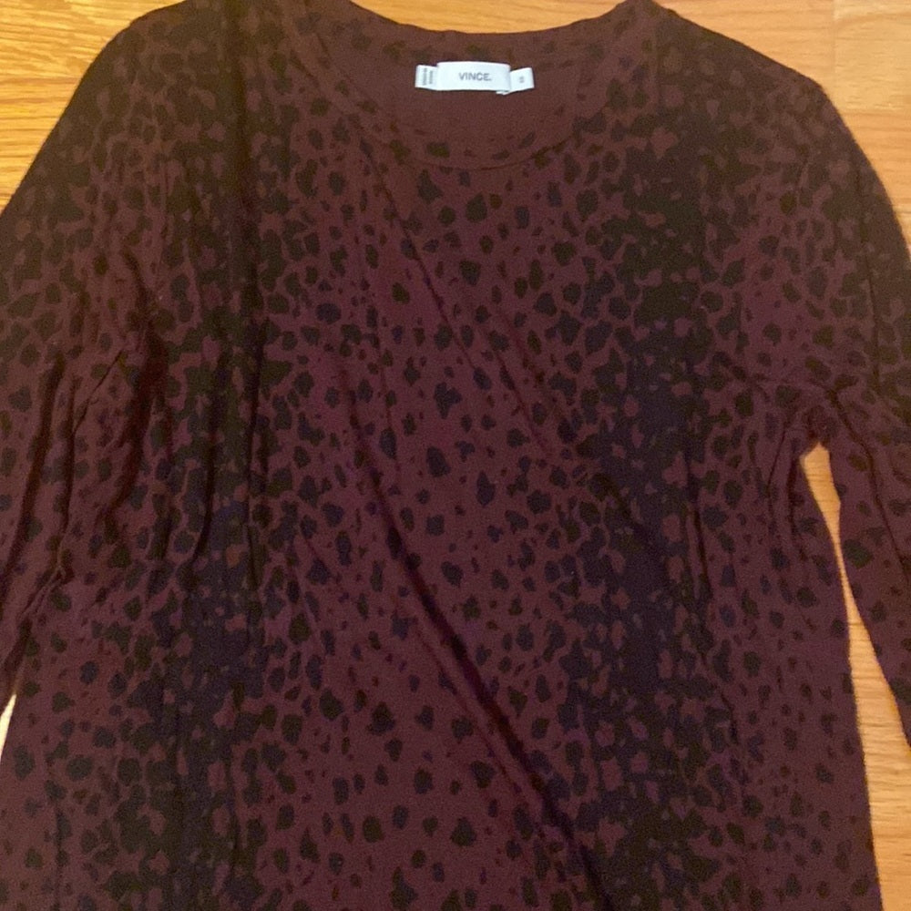 Women’s Vince long sleeved top. Brown. Size XS