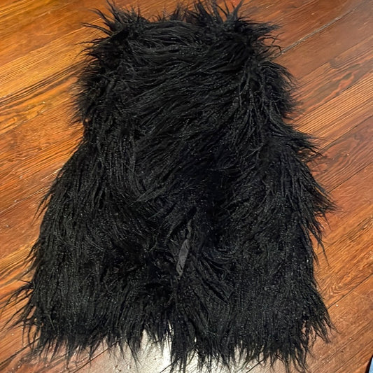 American Widgeon Kid’s Black faux fur vest Size 5