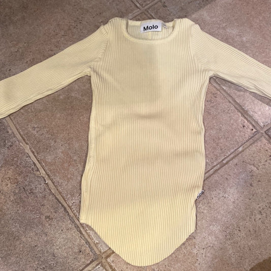 Molo kids light yellow stretchy long sleeve slim fit top size 5