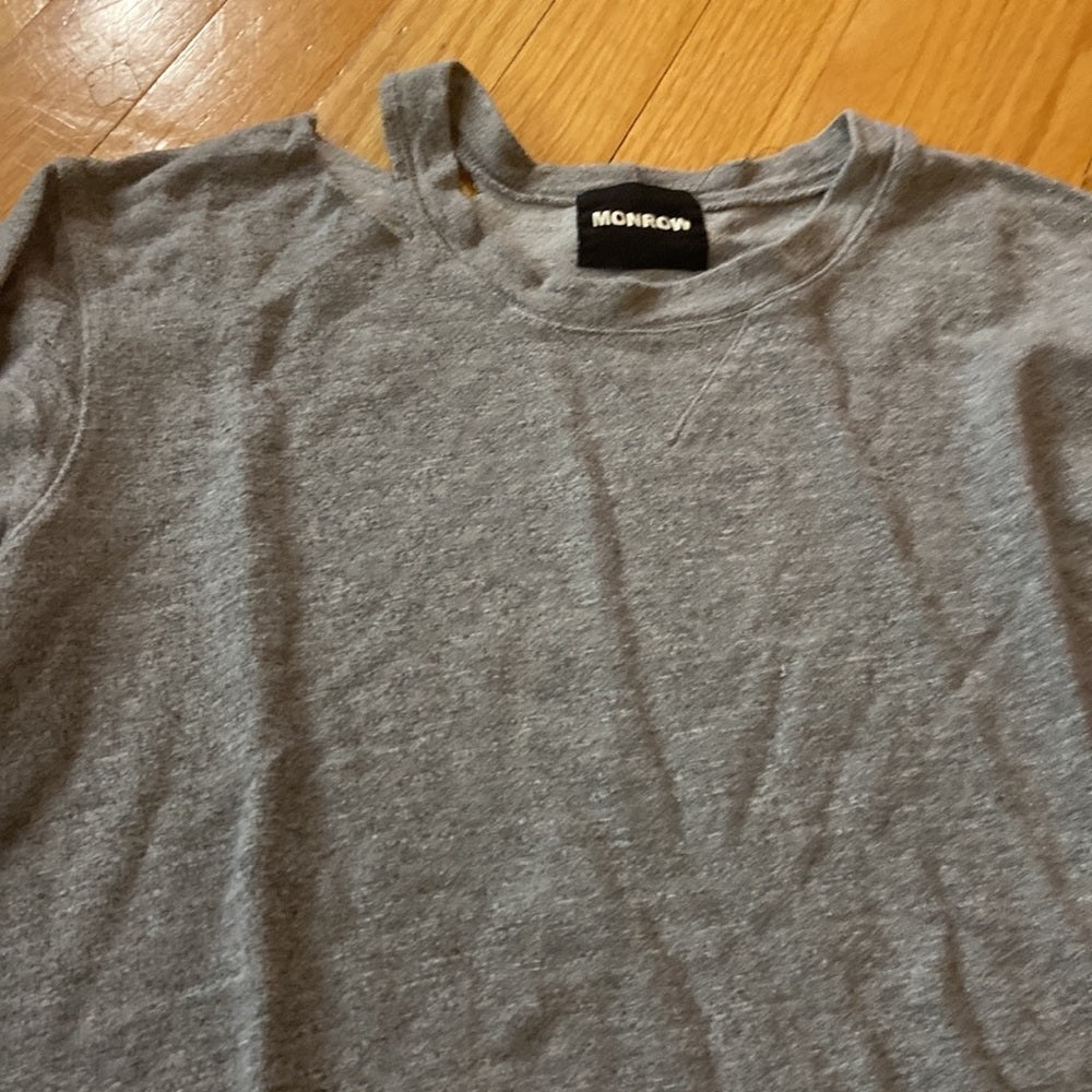 Women’s Monrow top. Grey. Size M