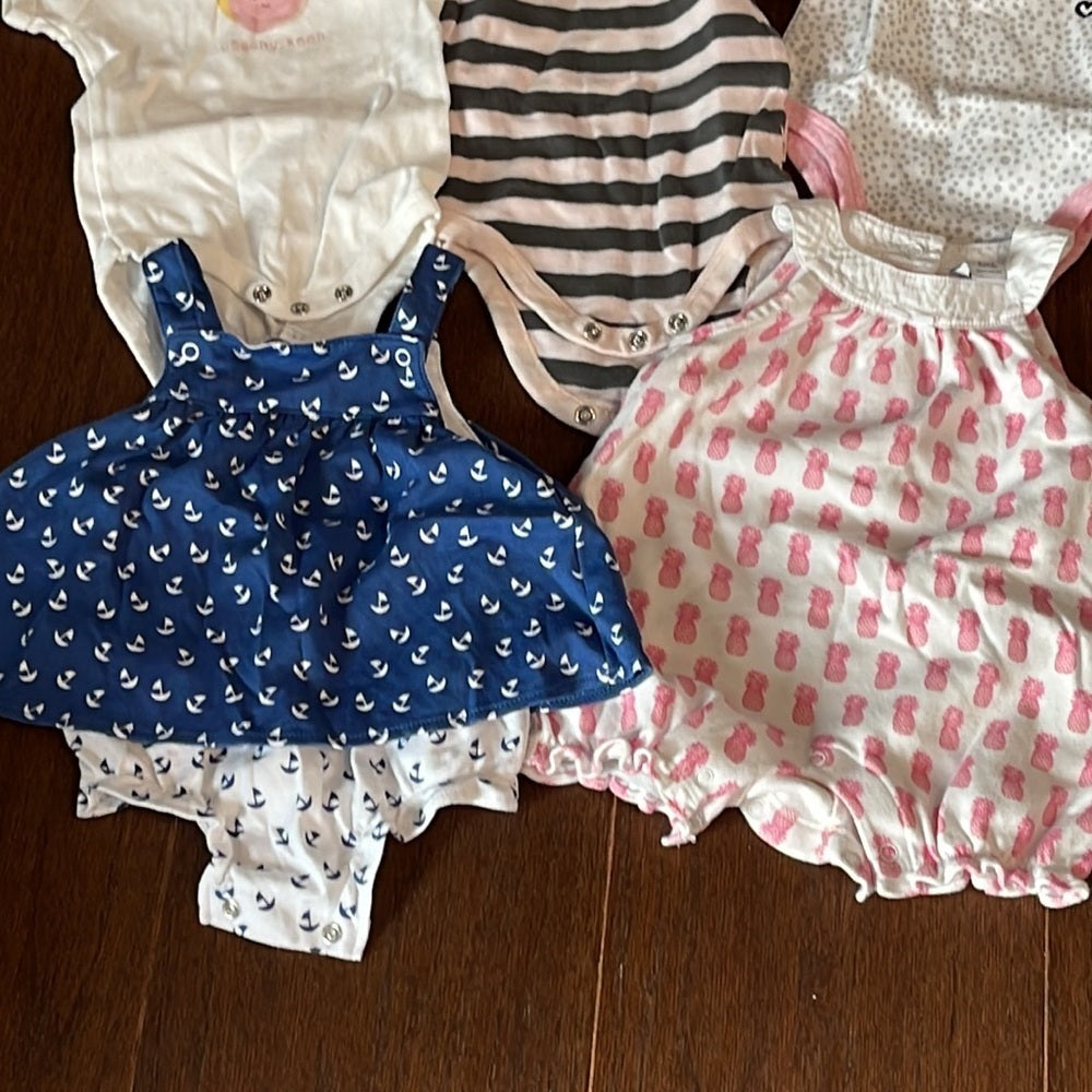 Girls Short Sleeve Onsies and 2 Bubbles Size 0-3 months