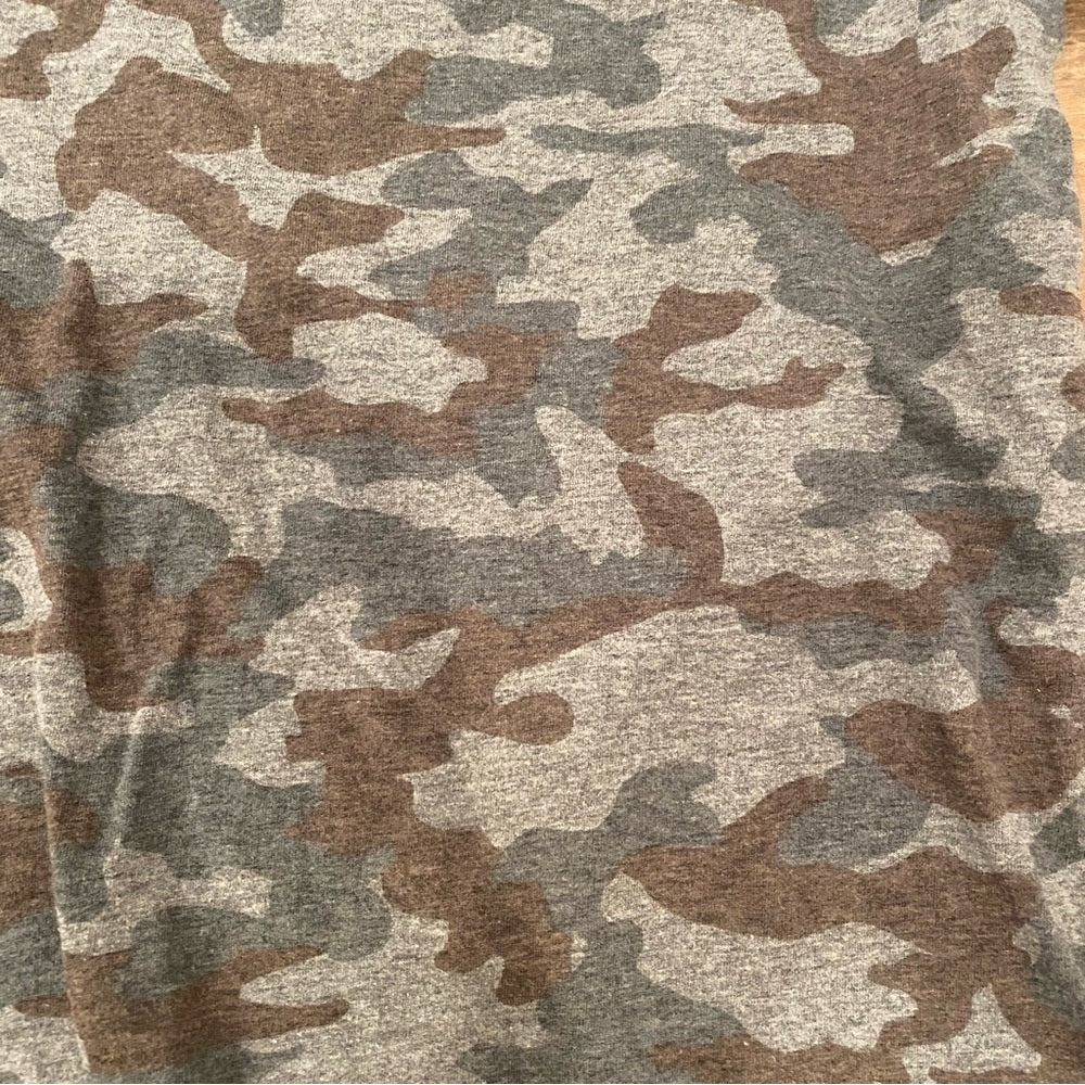 Cat & Jack Kids Camouflage T-Shirt Size M (8/10)