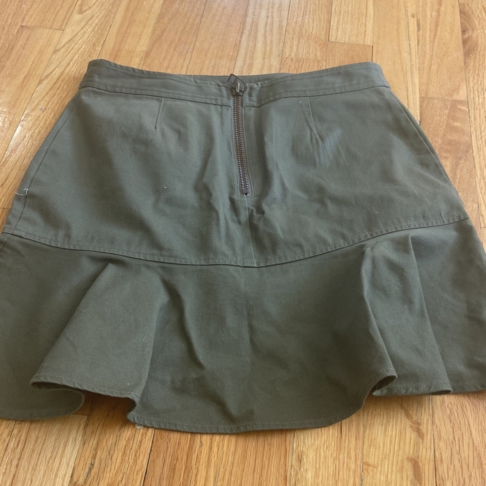 Women’s Veronica Beard skirt. Green. Size 4