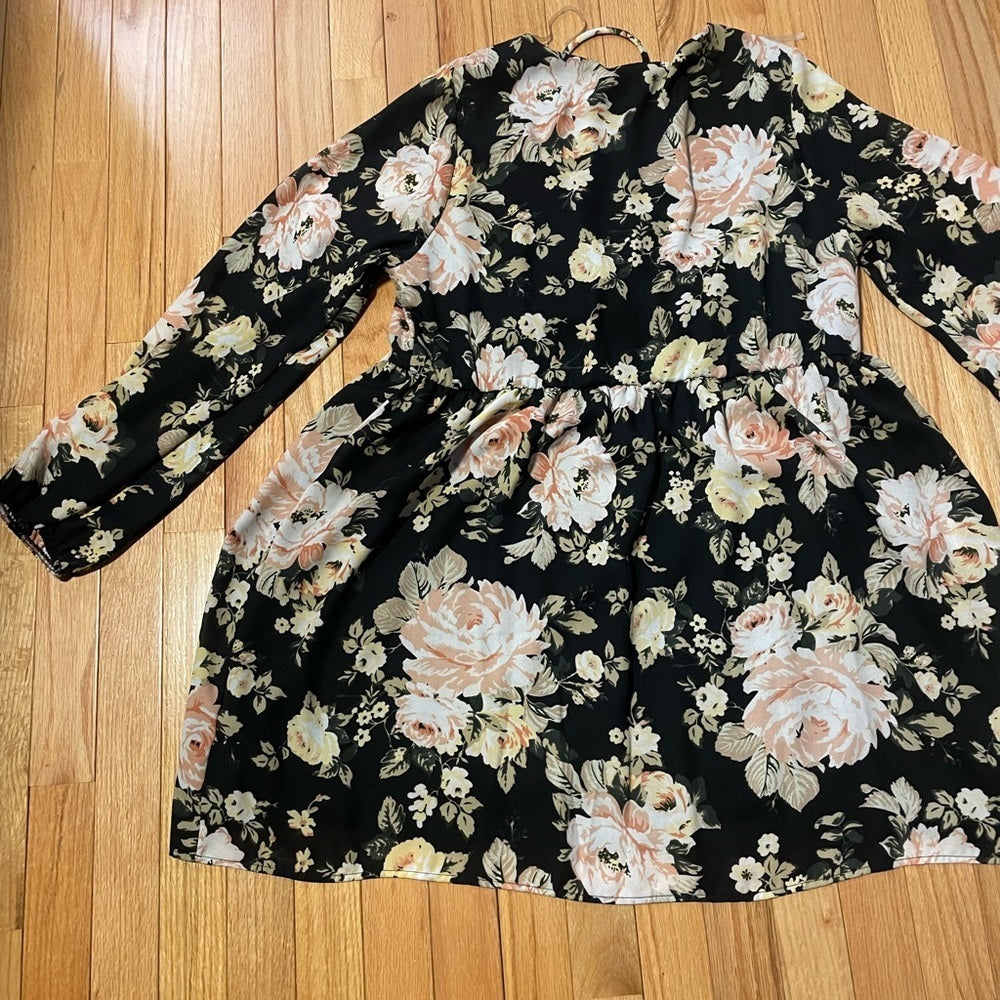 Sadie & Sage Black Rose Floral Dress Size Large