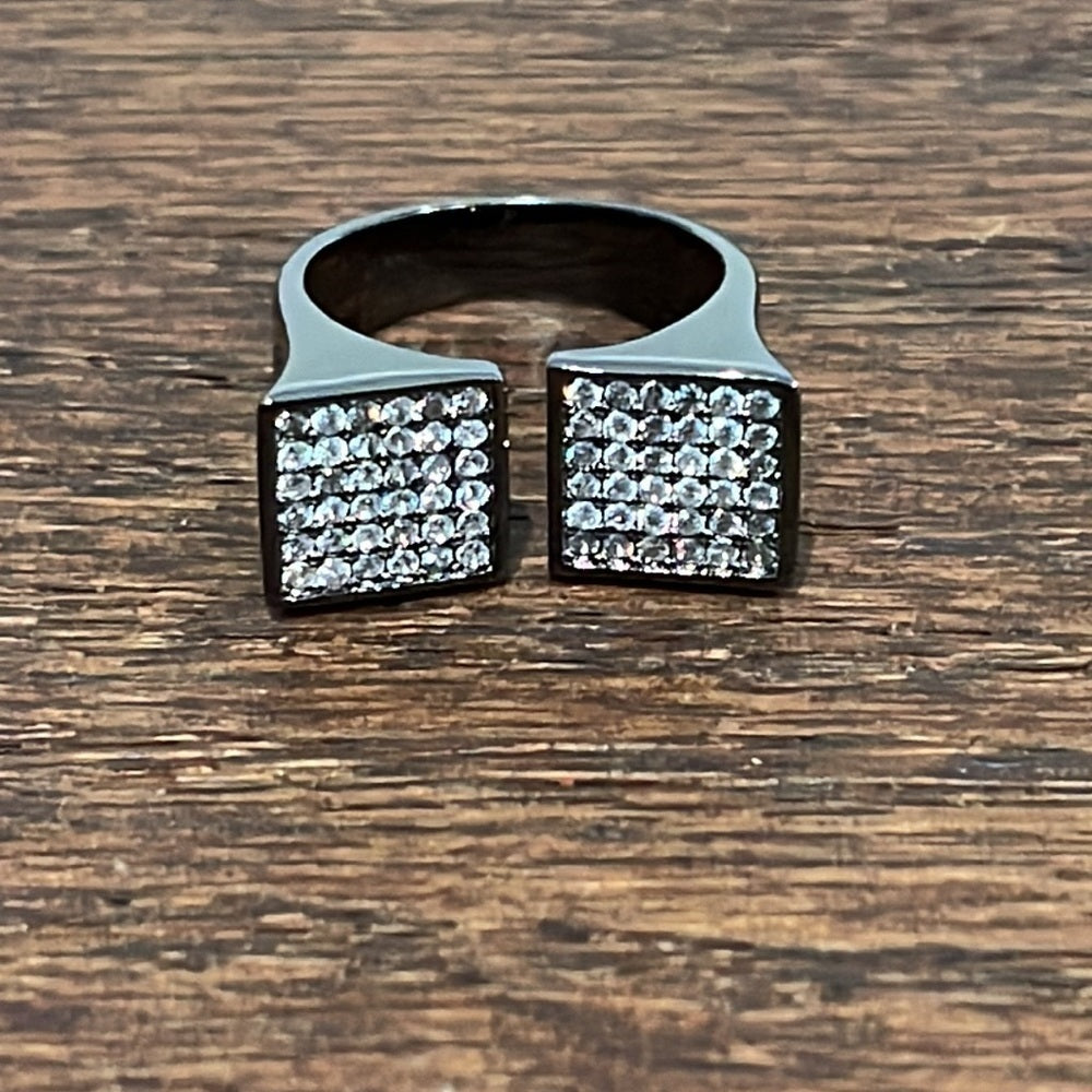 WOMEN’S Costume Black and Rhinestones Ring Size 6.5